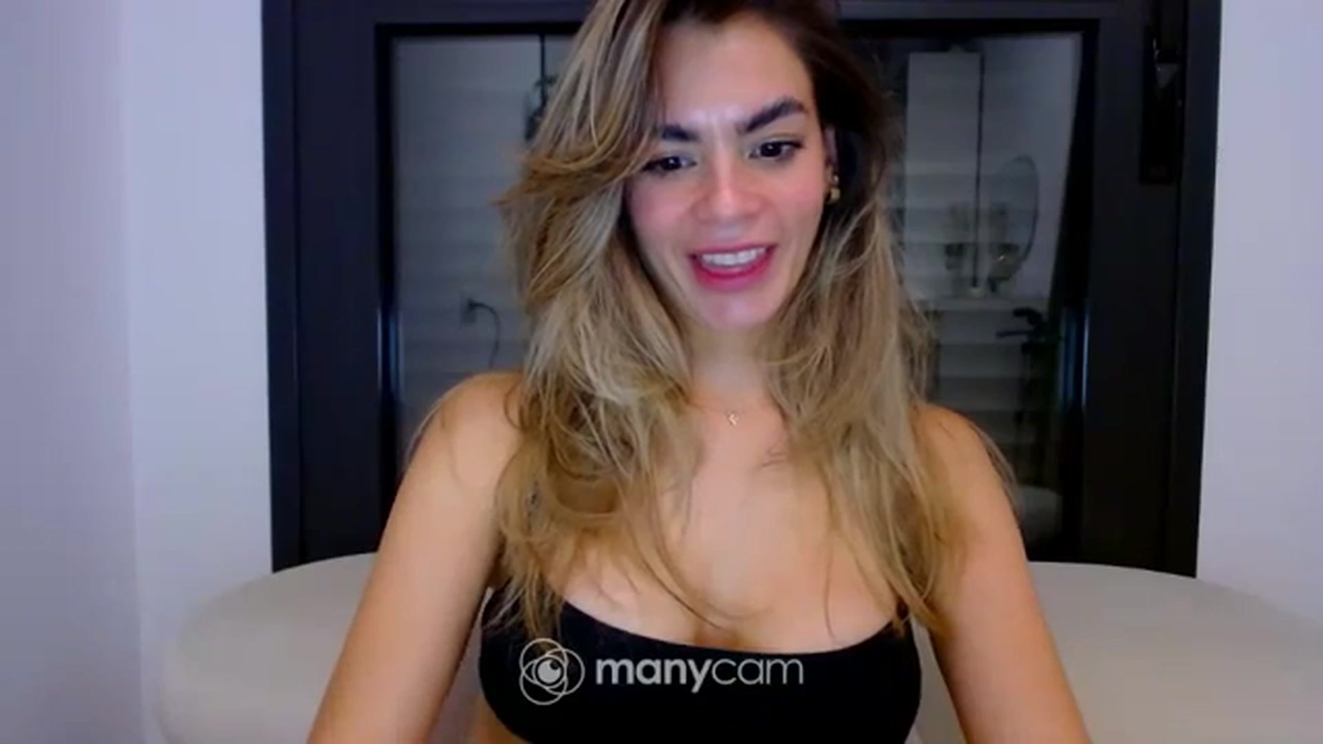Gallery image thumbnail from fresagirl's myfreecams stream on, 12/07/2023, 23:33 image 9 of 20