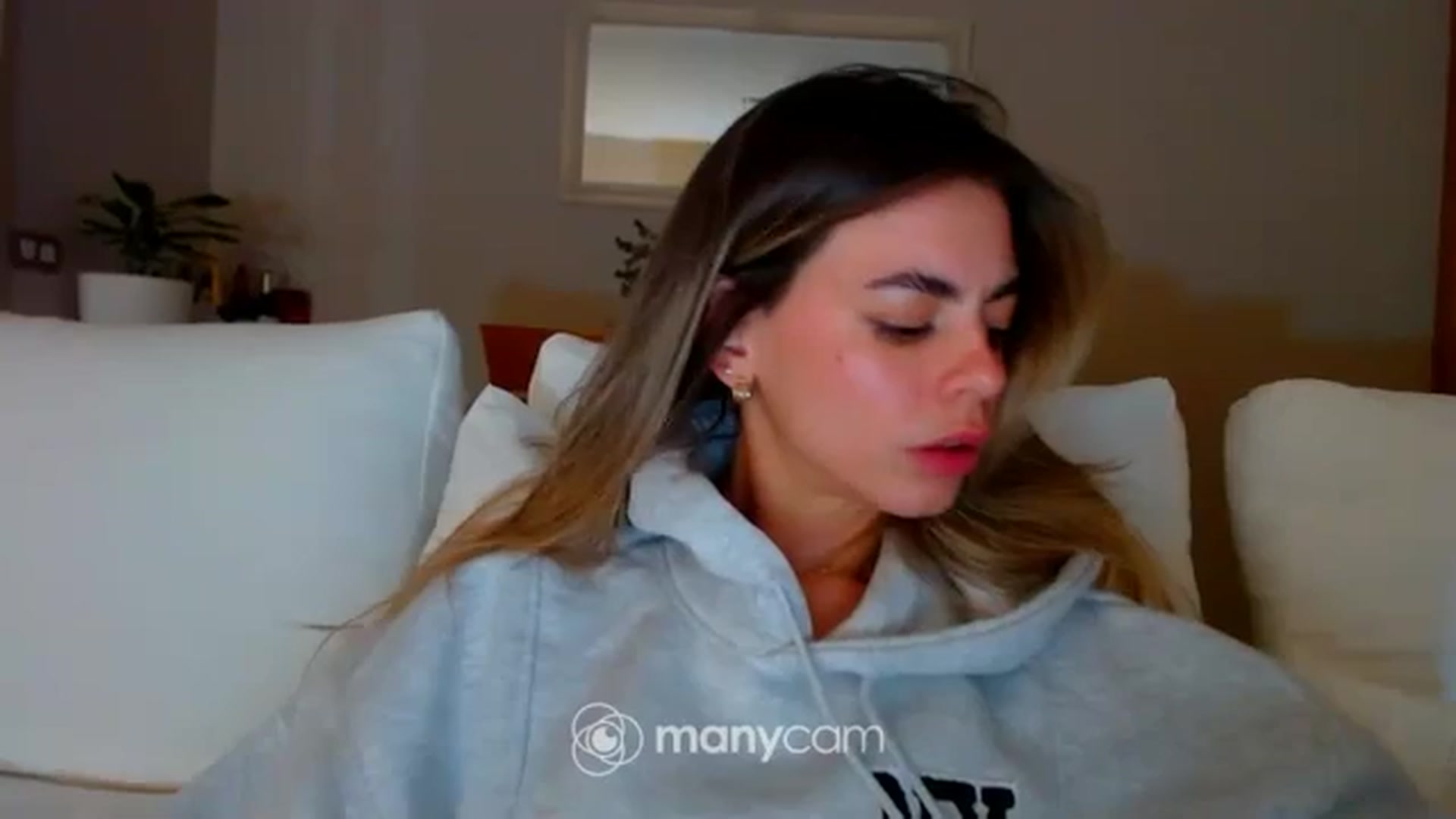 Gallery image thumbnail from fresagirl's myfreecams stream on, 12/22/2023, 03:32 image 19 of 20