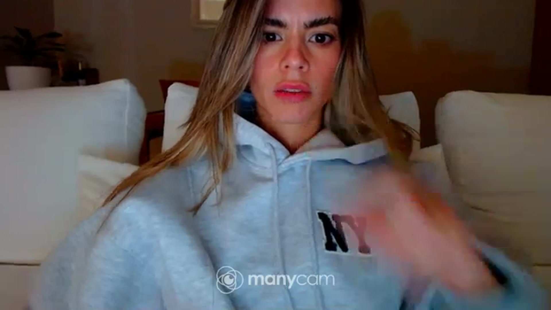 Gallery image thumbnail from fresagirl's myfreecams stream on, 12/22/2023, 03:32 image 5 of 20