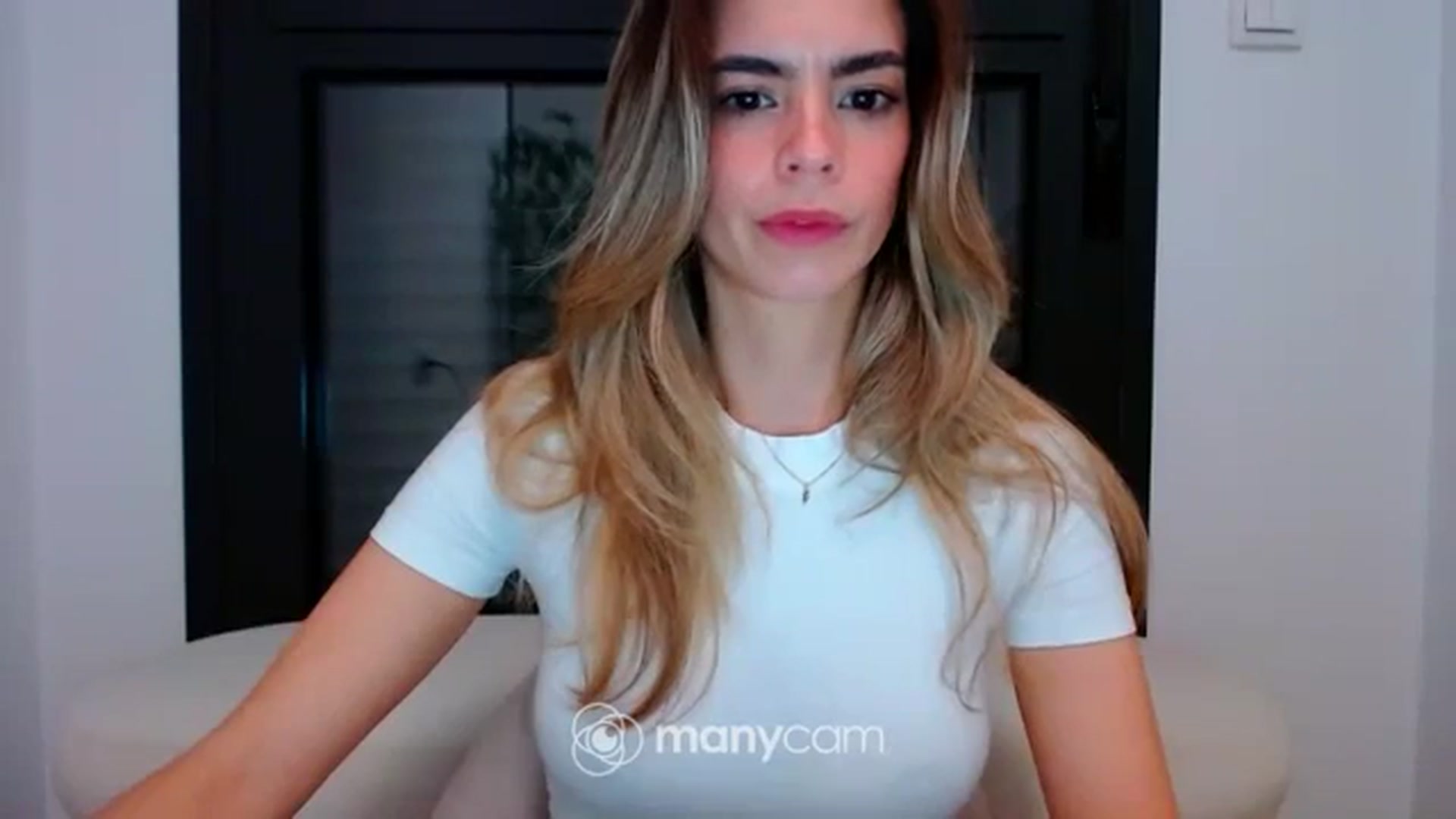 Gallery image thumbnail from fresagirl's myfreecams stream on, 01/24/2024, 21:20 image 4 of 20