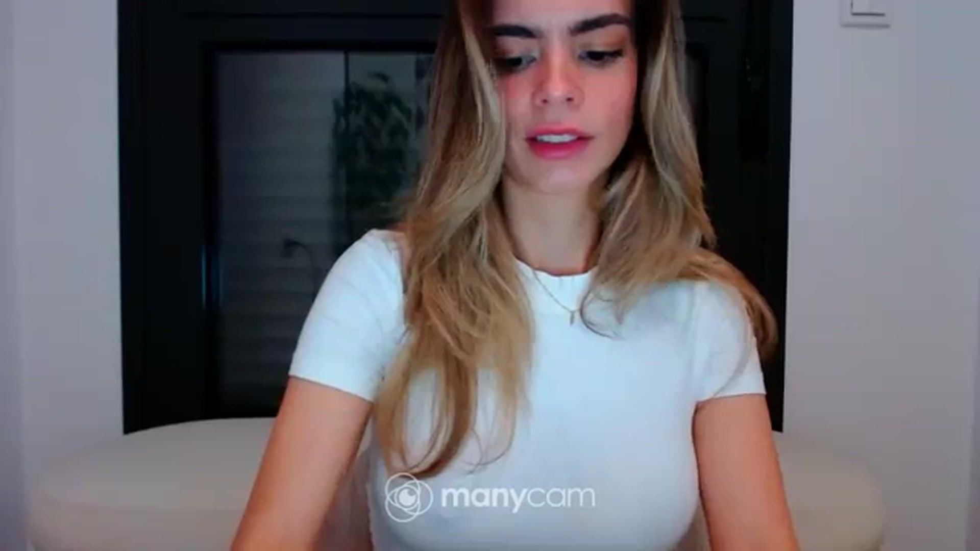 Gallery image thumbnail from fresagirl's myfreecams stream on, 01/24/2024, 21:20 image 2 of 20