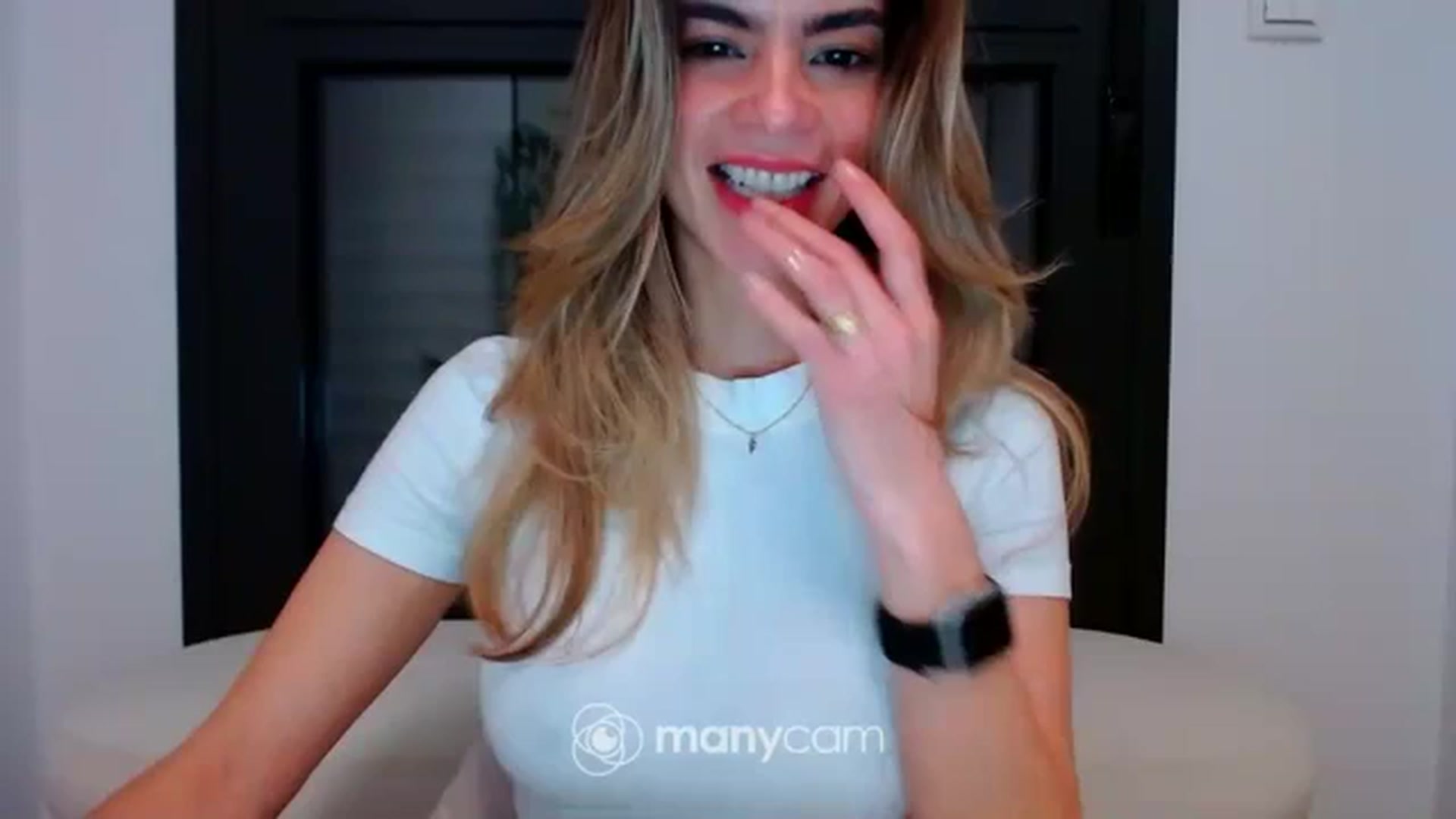 Gallery image thumbnail from fresagirl's myfreecams stream on, 01/24/2024, 21:20 image 1 of 20