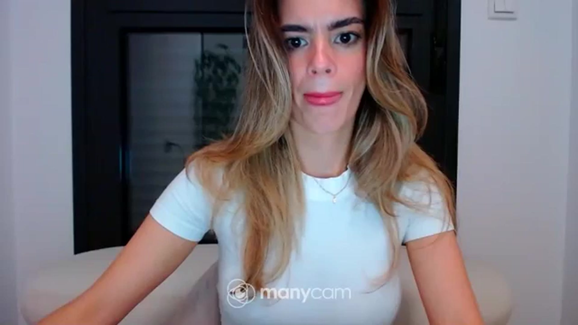 Gallery image thumbnail from fresagirl's myfreecams stream on, 01/24/2024, 21:20 image 6 of 20