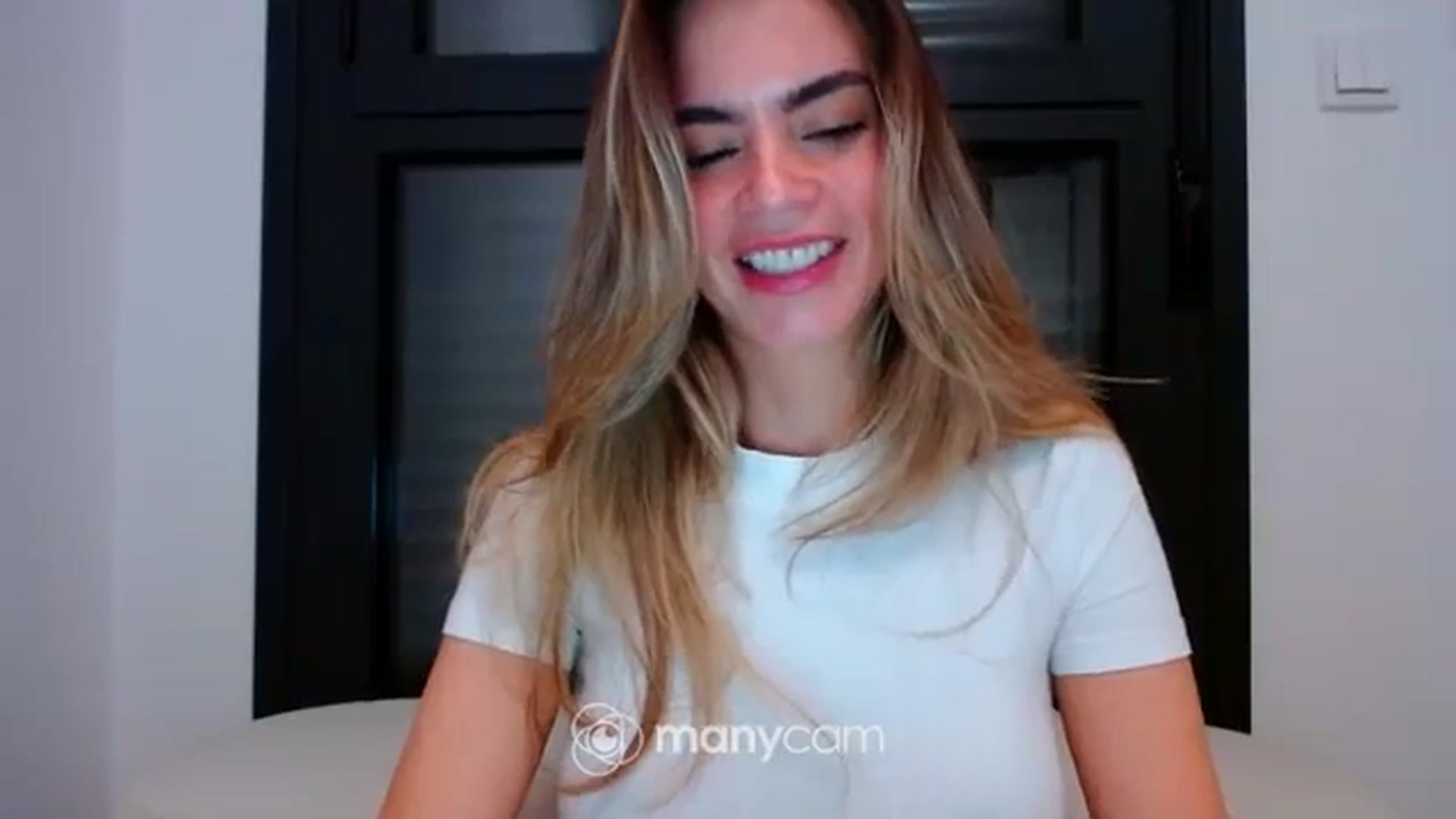 Gallery image thumbnail from fresagirl's myfreecams stream on, 01/24/2024, 22:53 image 14 of 20