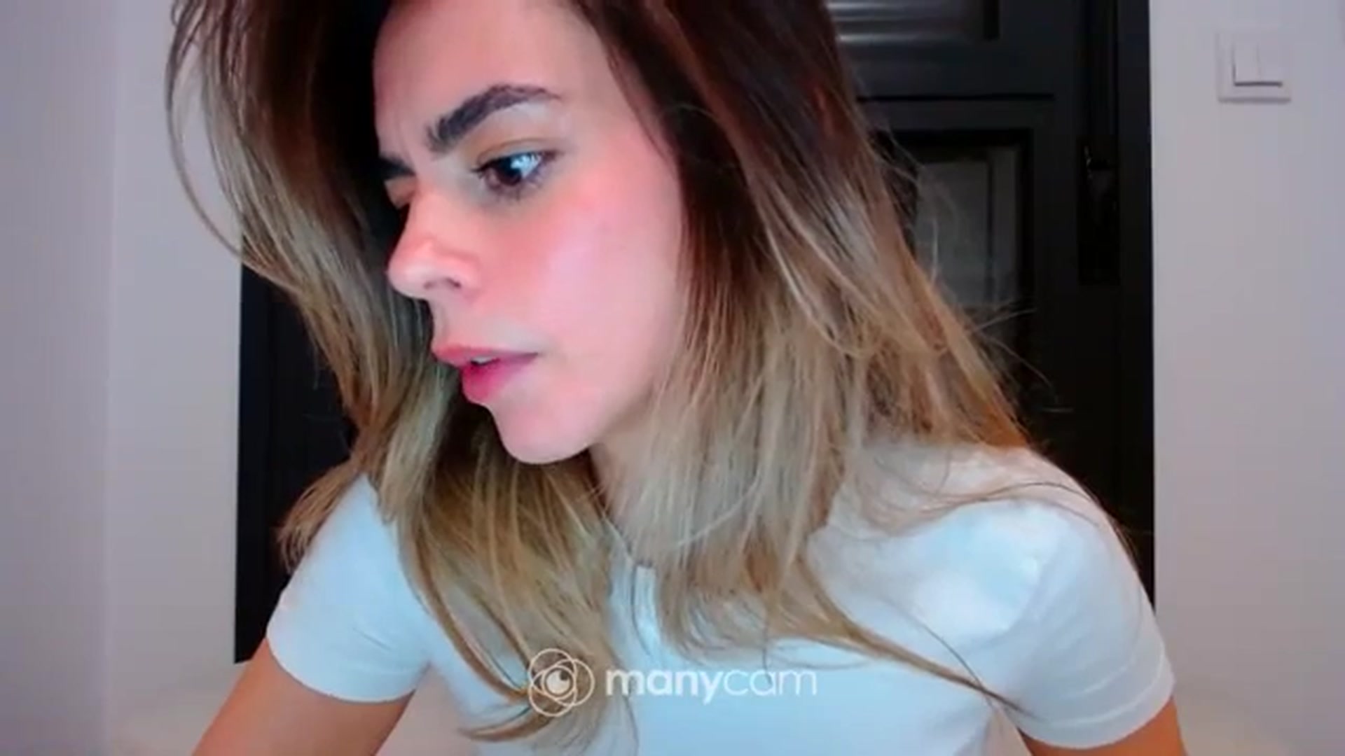 Gallery image thumbnail from fresagirl's myfreecams stream on, 01/24/2024, 22:53 image 16 of 20