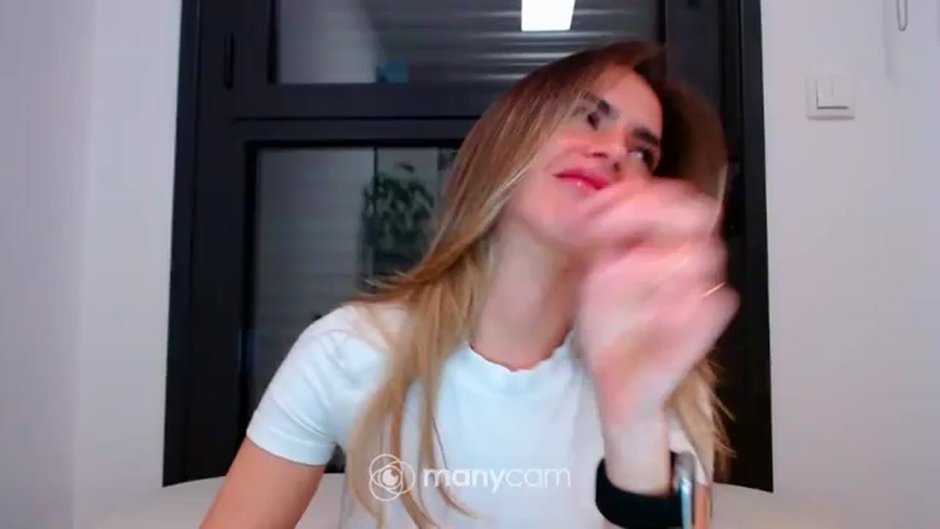 Gallery image thumbnail from fresagirl's myfreecams stream on, 01/24/2024, 22:53 image 5 of 20