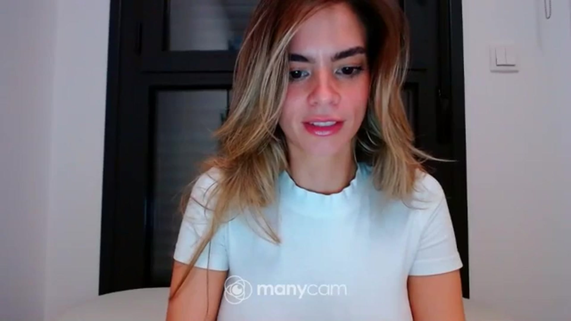 Gallery image thumbnail from fresagirl's myfreecams stream on, 01/24/2024, 22:53 image 4 of 20
