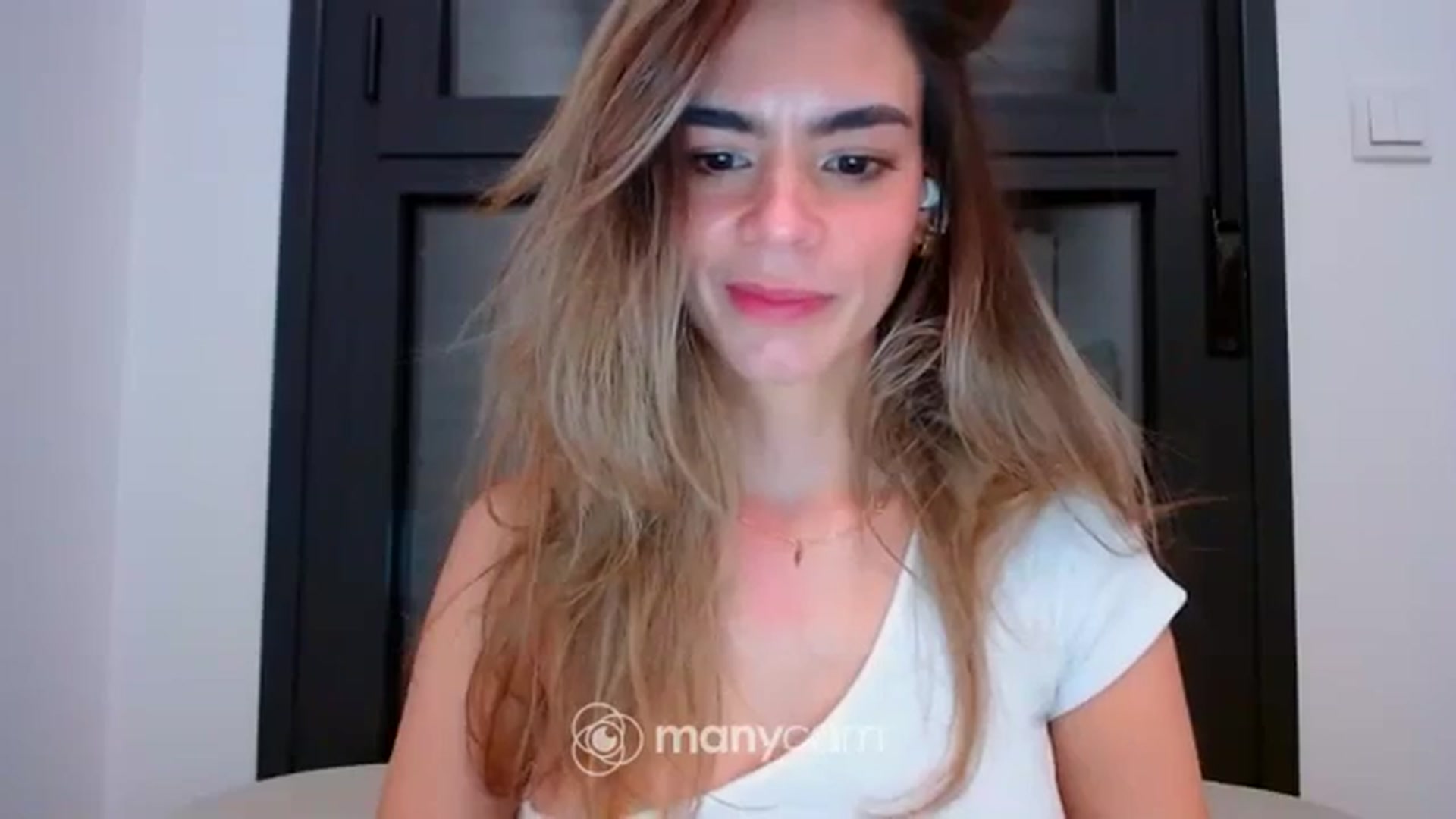 Gallery image thumbnail from fresagirl's myfreecams stream on, 01/29/2024, 23:08 image 15 of 20
