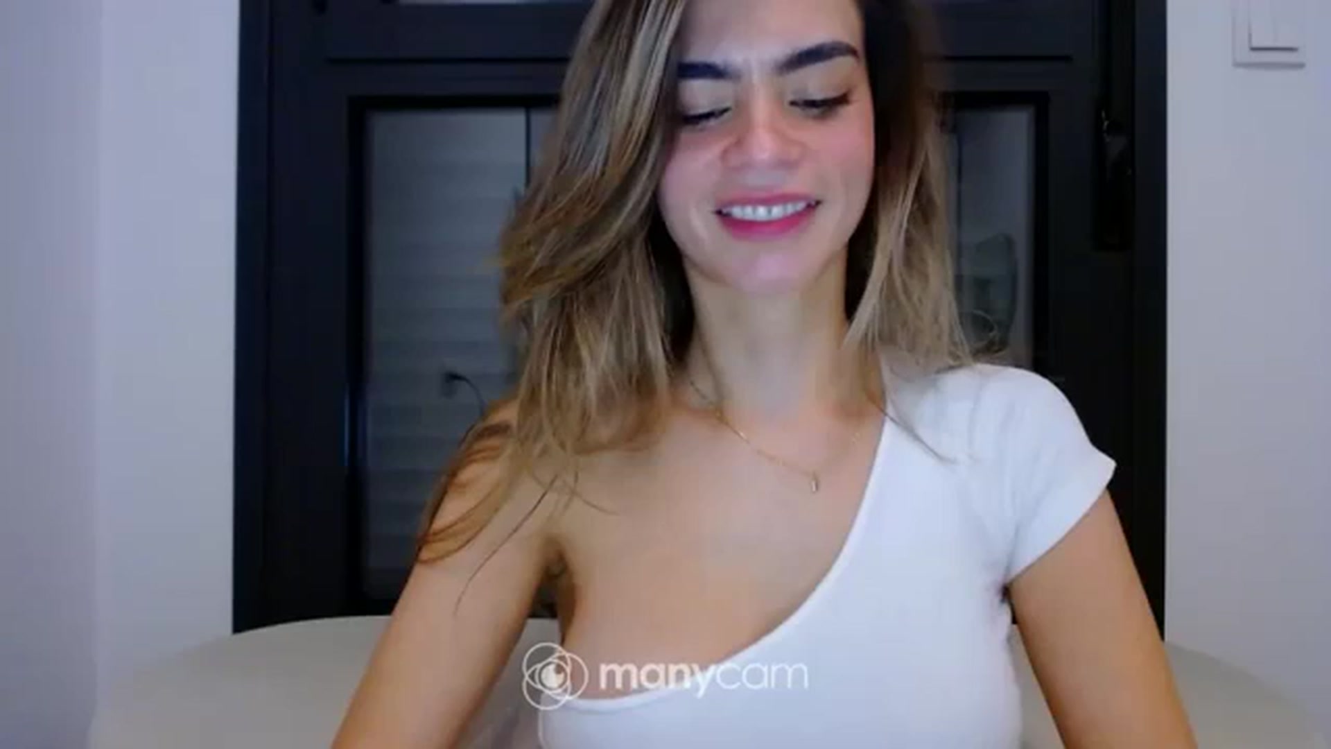 Gallery image thumbnail from fresagirl's myfreecams stream on, 01/30/2024, 24:44 image 14 of 20