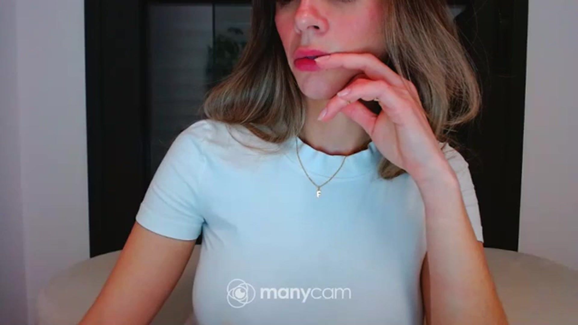 Gallery image thumbnail from fresagirl's myfreecams stream on, 01/30/2024, 23:01 image 10 of 20