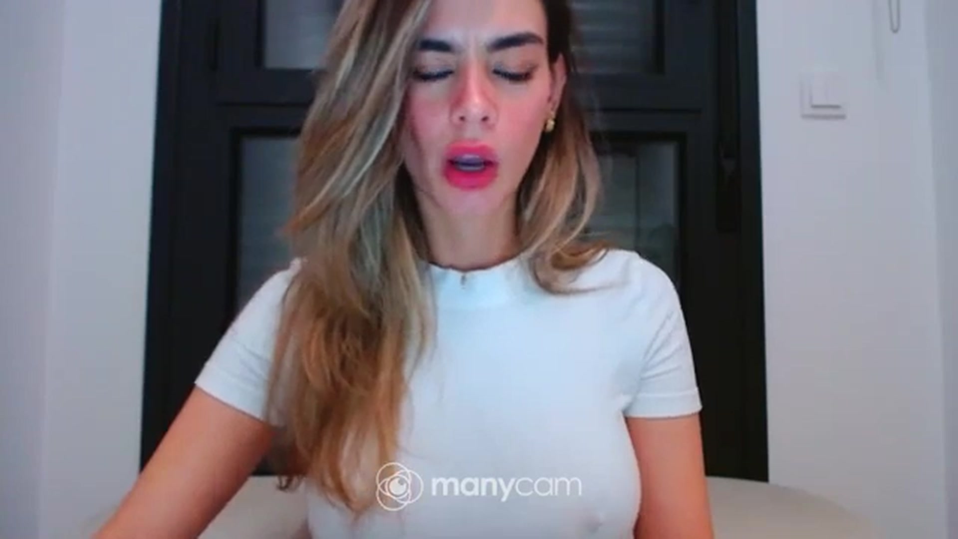 Gallery image thumbnail from fresagirl's myfreecams stream on, 01/30/2024, 23:01 image 17 of 20