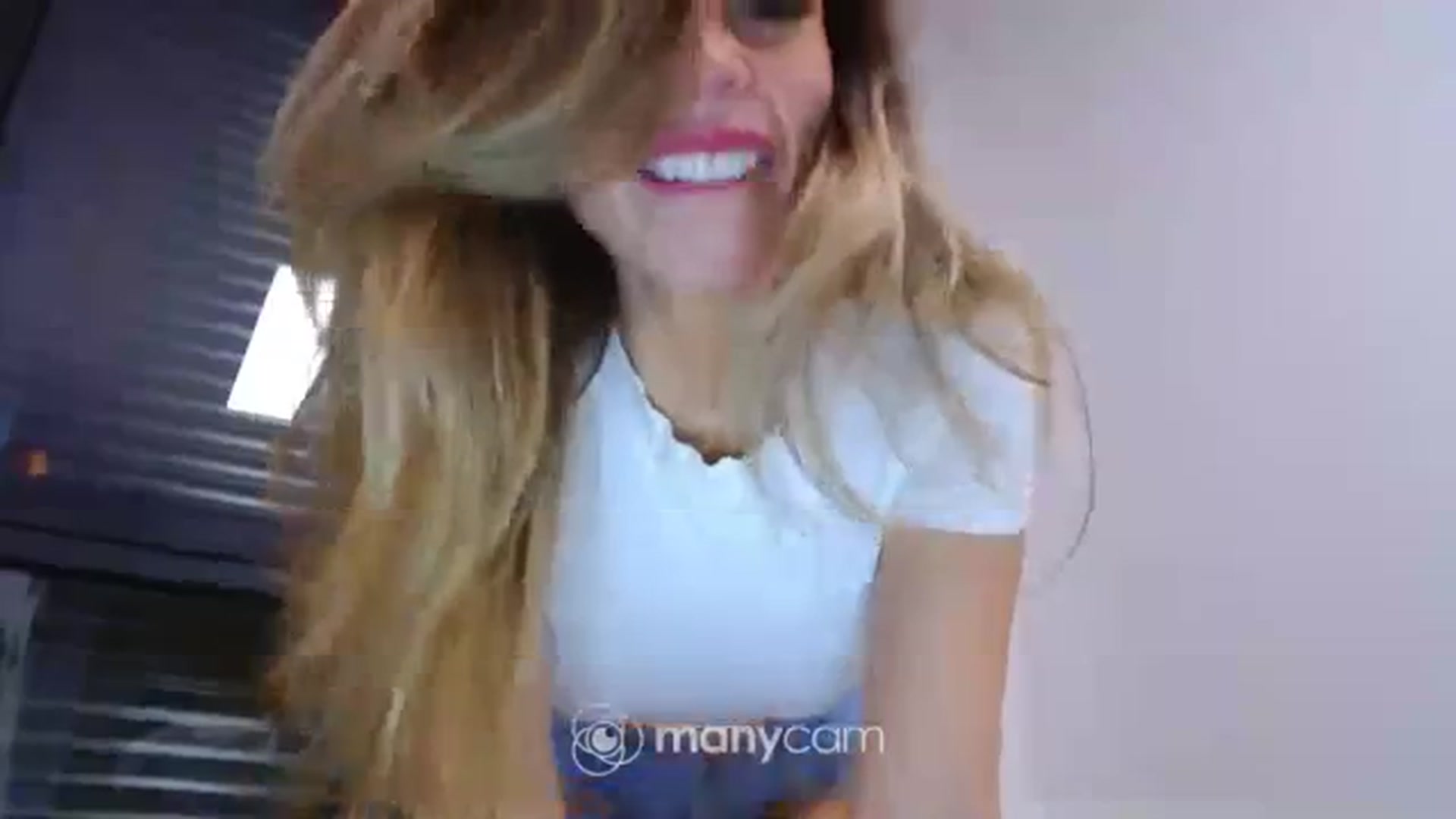 Gallery image thumbnail from fresagirl's myfreecams stream on, 01/30/2024, 23:01 image 4 of 20