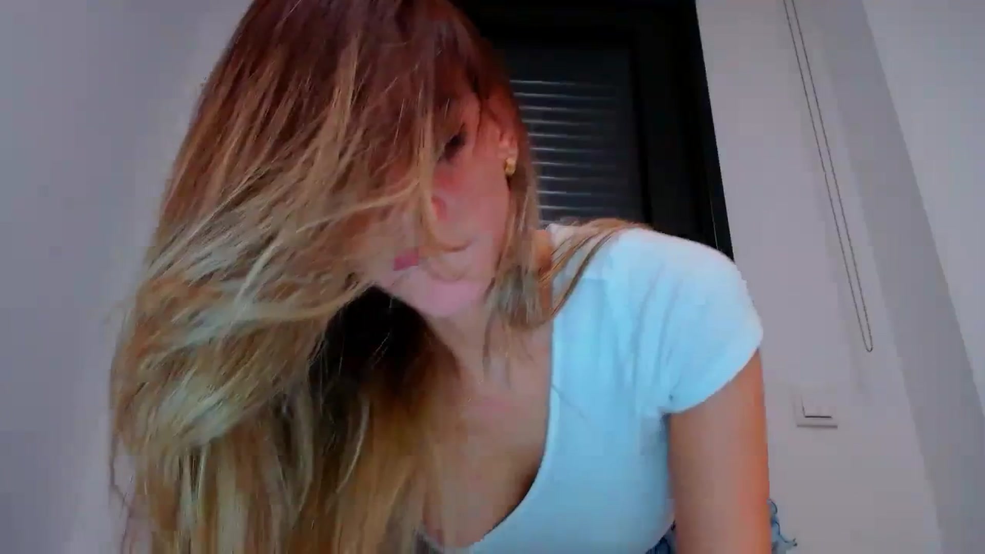Gallery image thumbnail from fresagirl's myfreecams stream on, 02/07/2024, 23:33 image 7 of 20