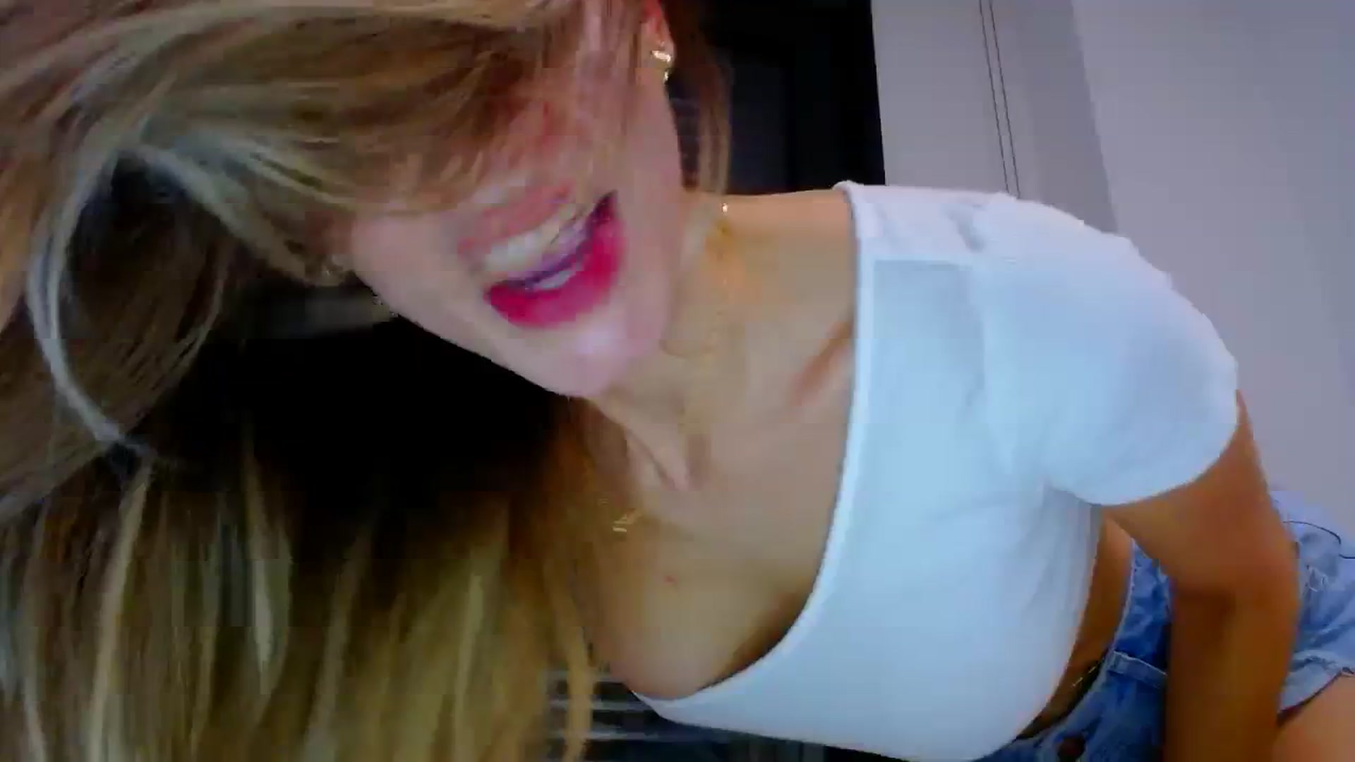 Gallery image thumbnail from fresagirl's myfreecams stream on, 02/07/2024, 23:33 image 10 of 20