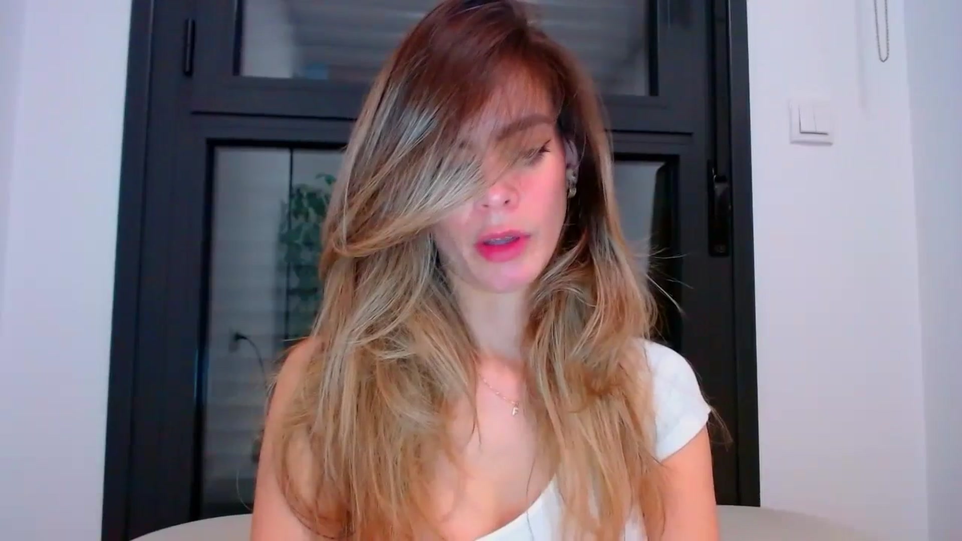 Gallery image thumbnail from fresagirl's myfreecams stream on, 02/07/2024, 23:33 image 14 of 20