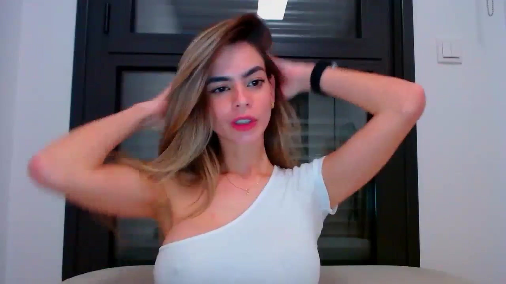 Gallery image thumbnail from fresagirl's myfreecams stream on, 02/07/2024, 23:33 image 3 of 20
