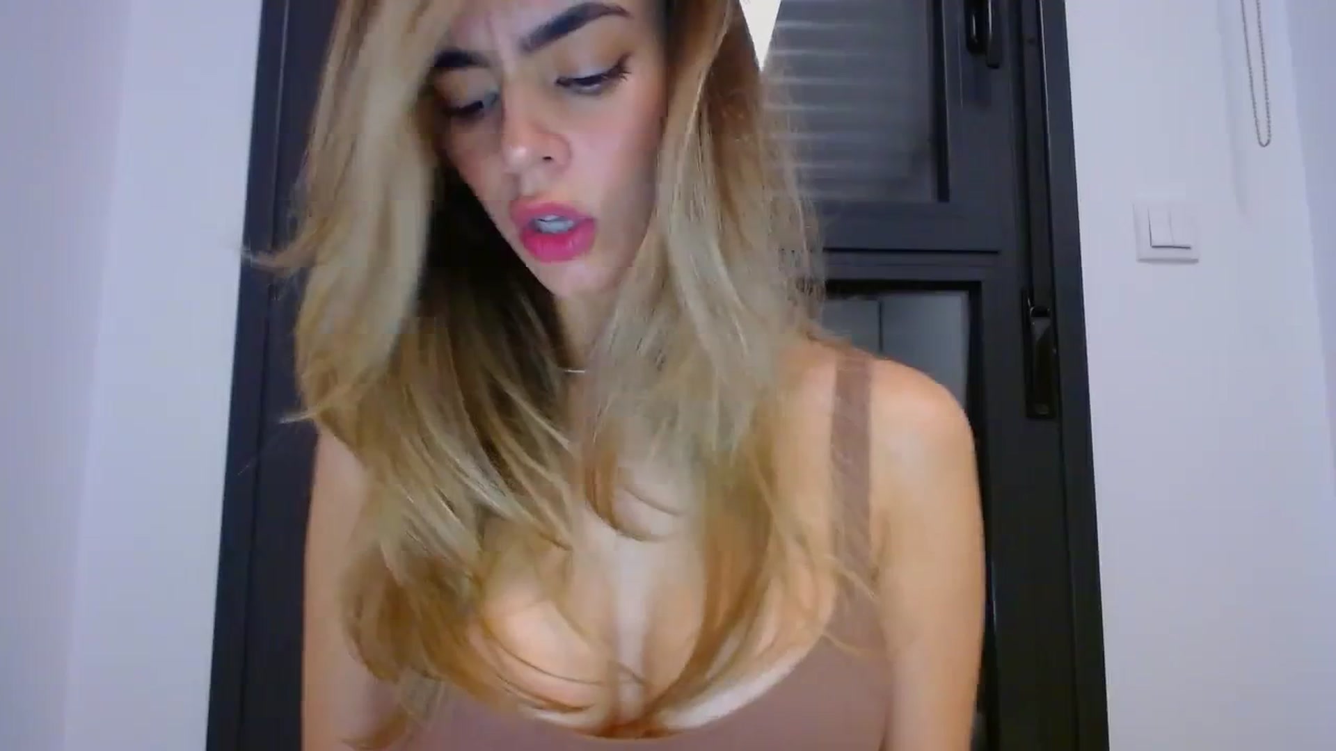 Gallery image thumbnail from fresagirl's myfreecams stream on, 02/13/2024, 22:50 image 11 of 20