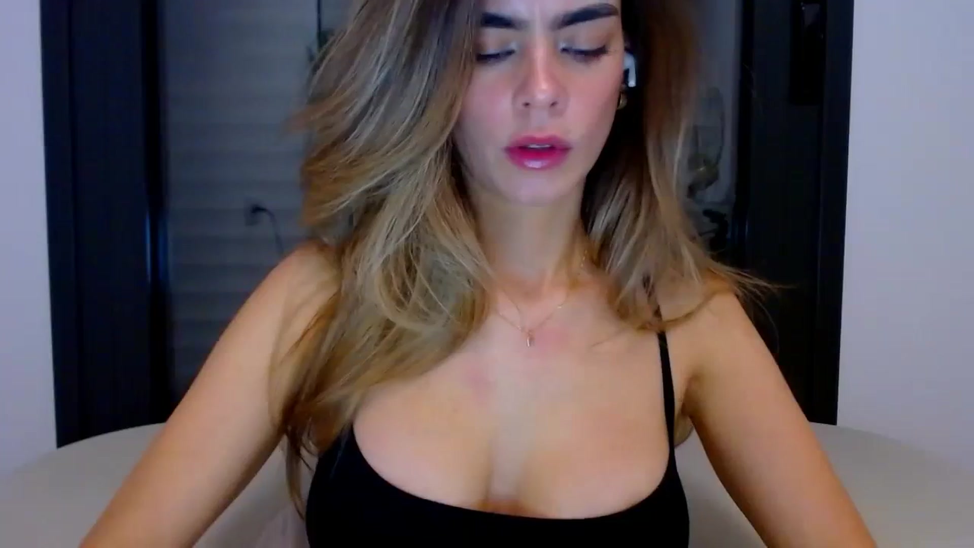 Gallery image thumbnail from fresagirl's myfreecams stream on, 02/21/2024, 21:57 image 8 of 20