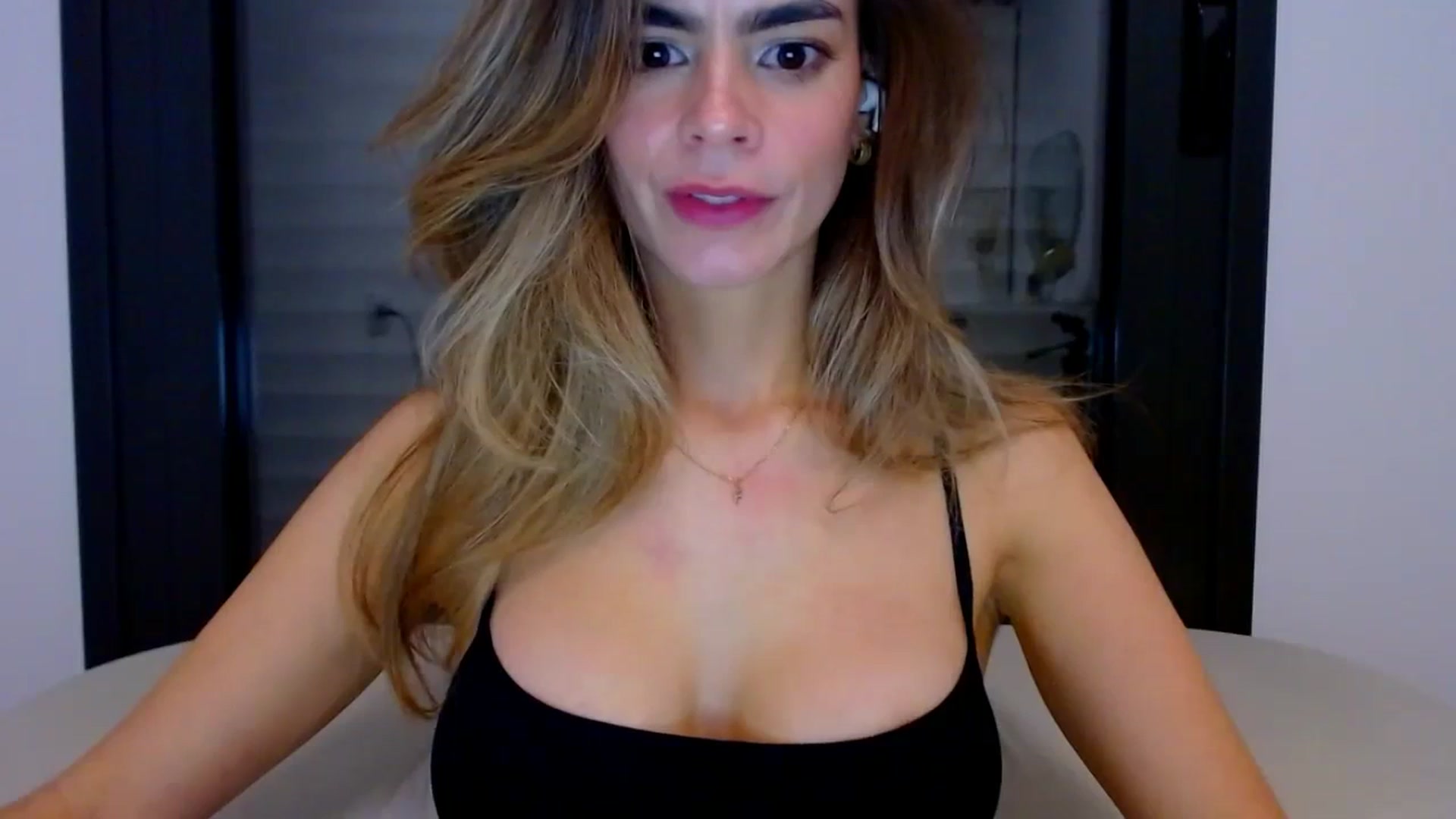 Gallery image thumbnail from fresagirl's myfreecams stream on, 02/21/2024, 21:57 image 6 of 20