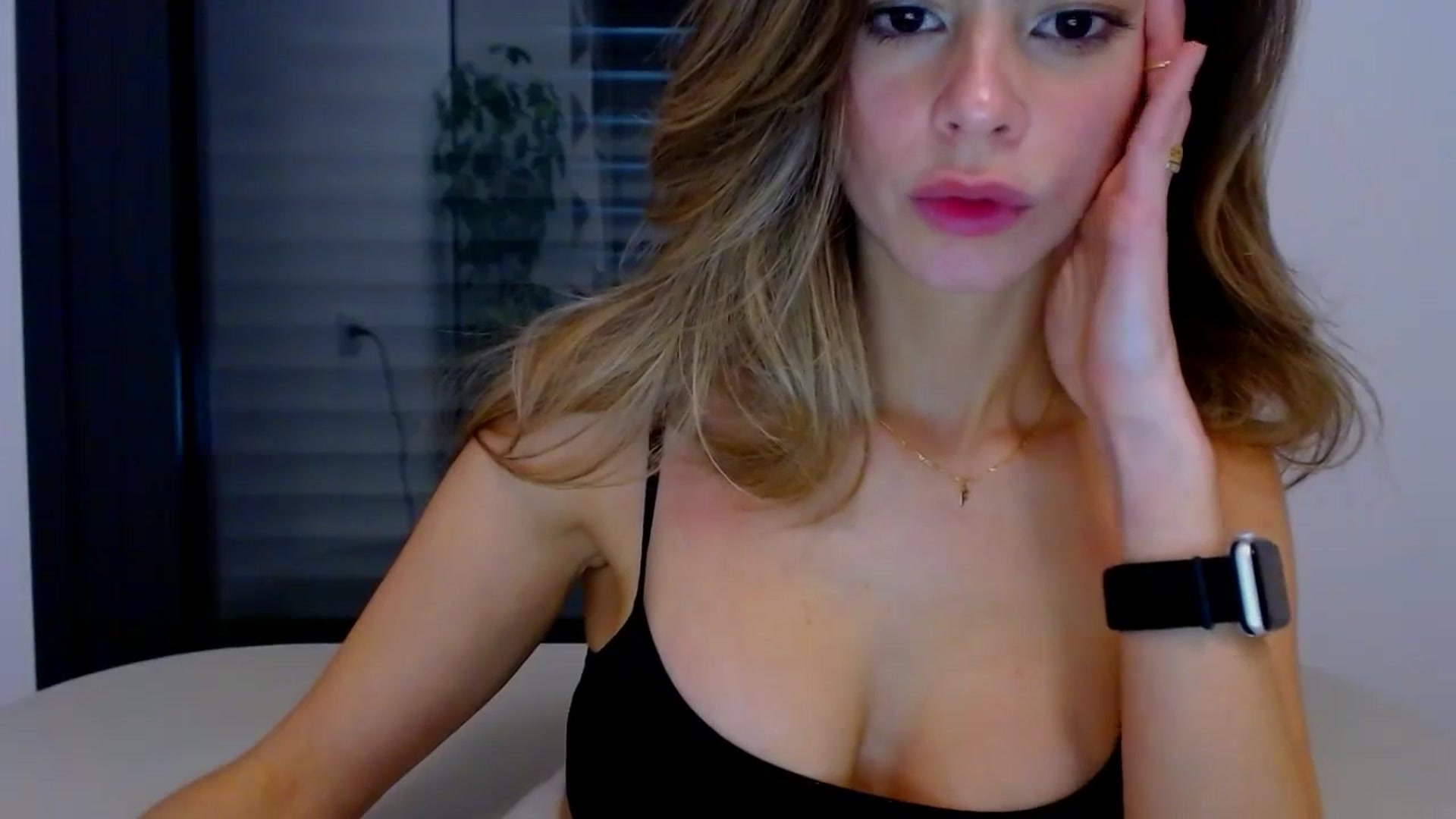 Gallery image thumbnail from fresagirl's myfreecams stream on, 02/22/2024, 24:32 image 15 of 20
