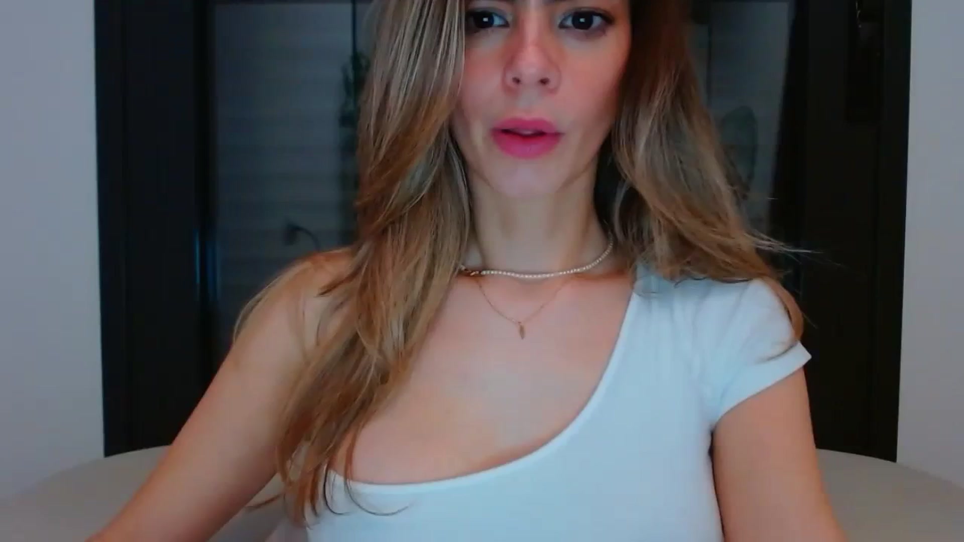 Gallery image thumbnail from fresagirl's myfreecams stream on, 02/27/2024, 23:11 image 1 of 20