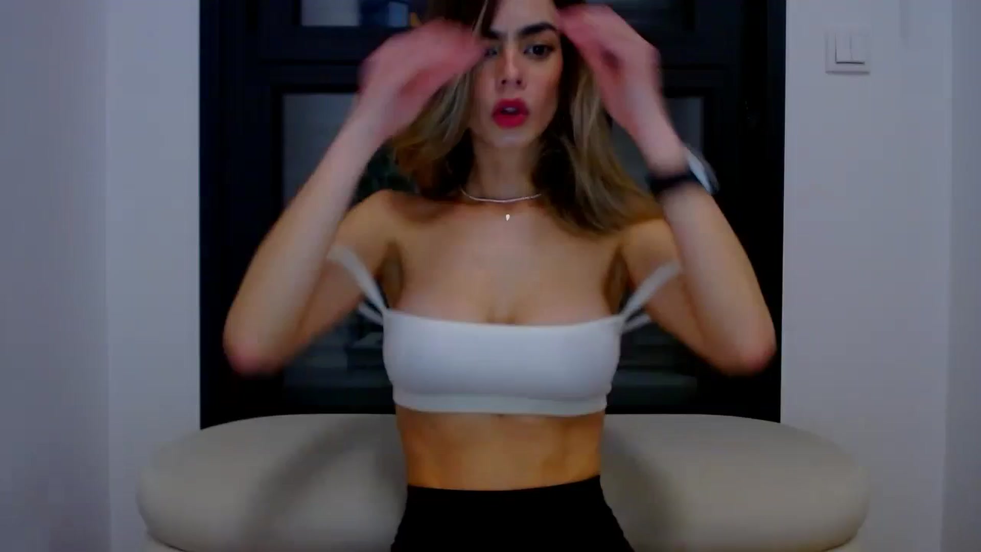 Gallery image thumbnail from fresagirl's myfreecams stream on, 02/28/2024, 22:33 image 2 of 20