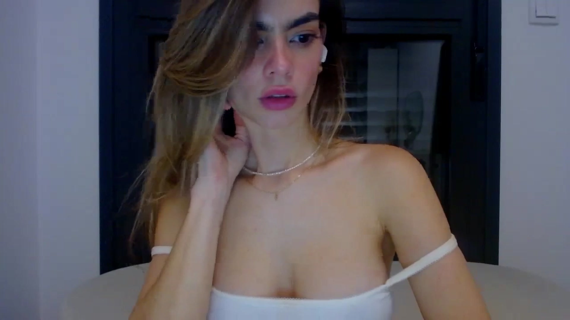 Gallery image thumbnail from fresagirl's myfreecams stream on, 02/29/2024, 24:35 image 19 of 20