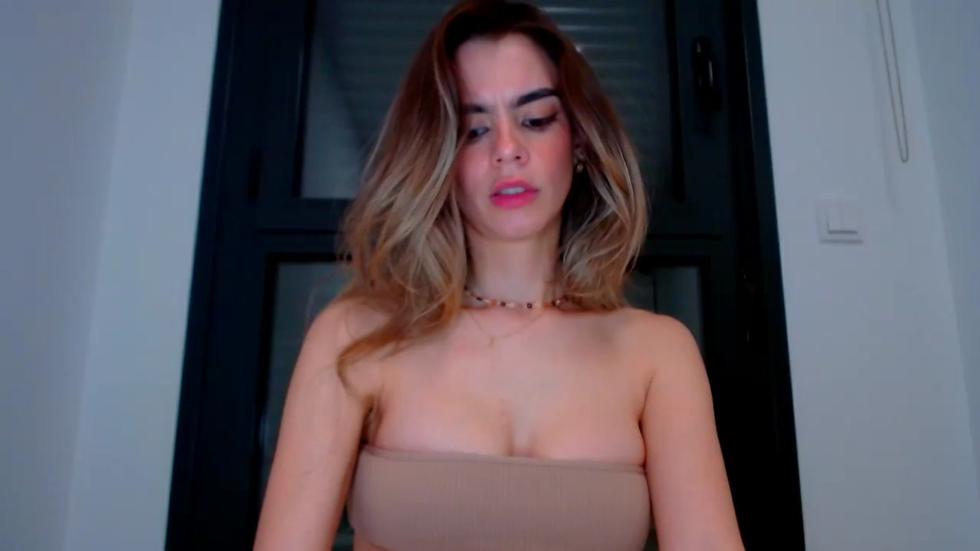 Gallery image thumbnail from fresagirl's myfreecams stream on, 03/11/2024, 23:54 image 8 of 20