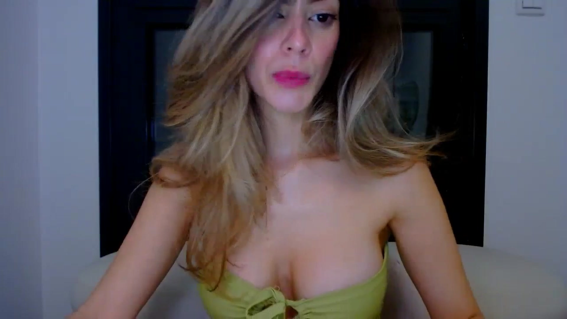 Gallery image thumbnail from fresagirl's myfreecams stream on, 03/12/2024, 22:14 image 20 of 20