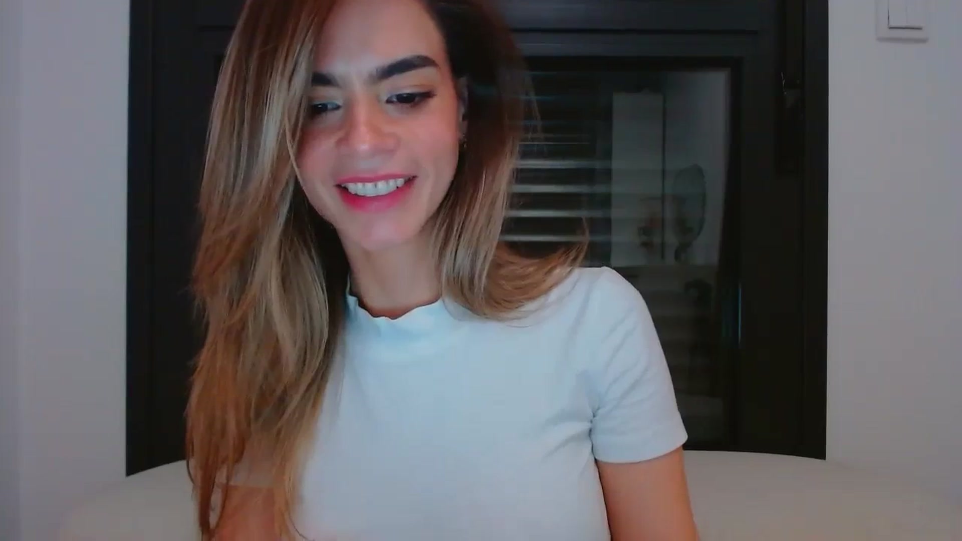 Gallery image thumbnail from fresagirl's myfreecams stream on, 03/13/2024, 23:15 image 13 of 20