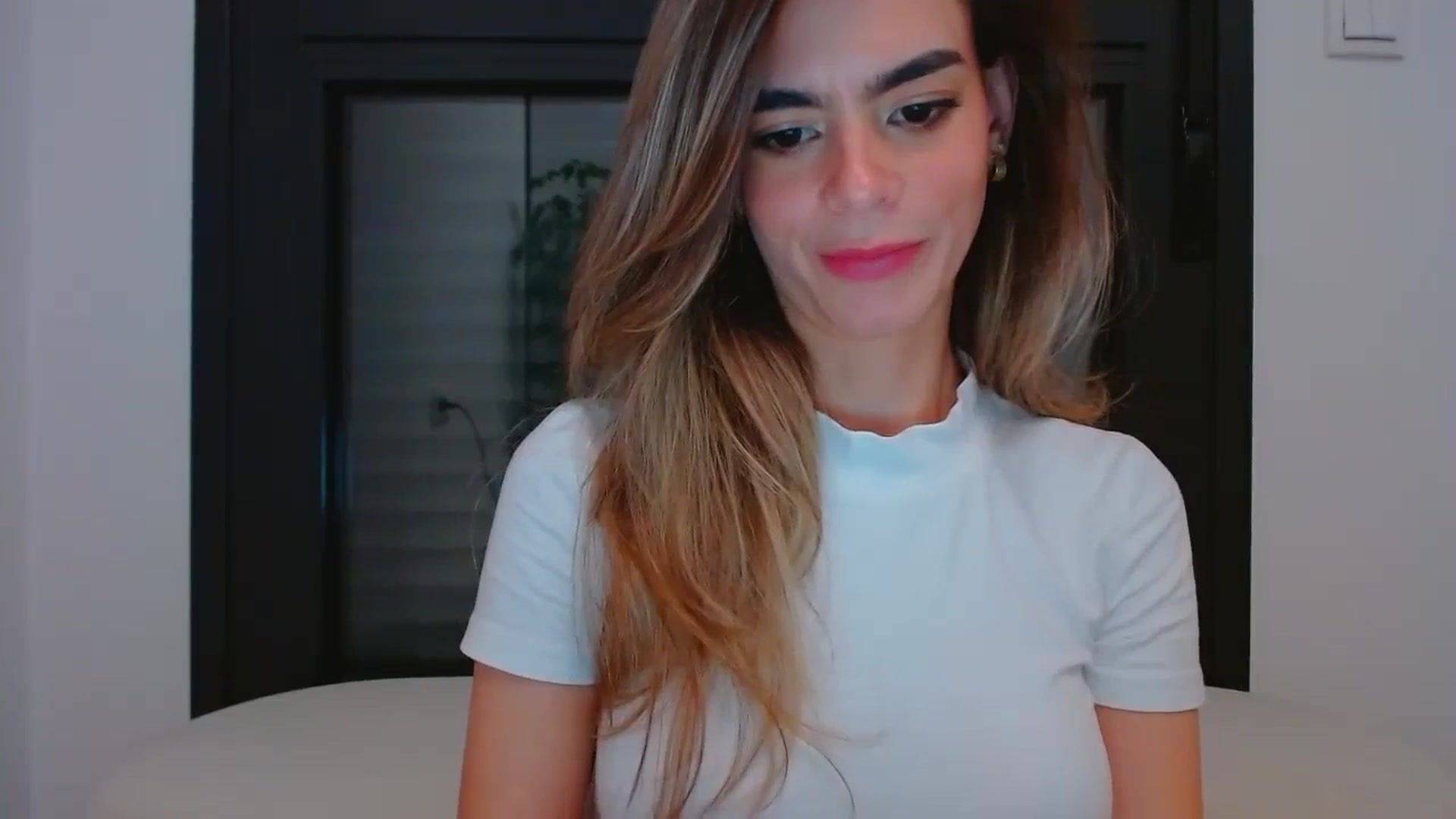 Gallery image thumbnail from fresagirl's myfreecams stream on, 03/13/2024, 23:15 image 14 of 20