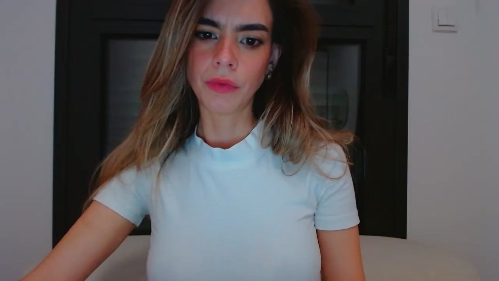Gallery image thumbnail from fresagirl's myfreecams stream on, 03/13/2024, 23:15 image 7 of 20