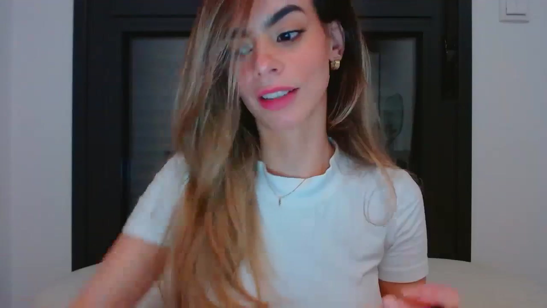 Gallery image thumbnail from fresagirl's myfreecams stream on, 03/13/2024, 23:15 image 16 of 20