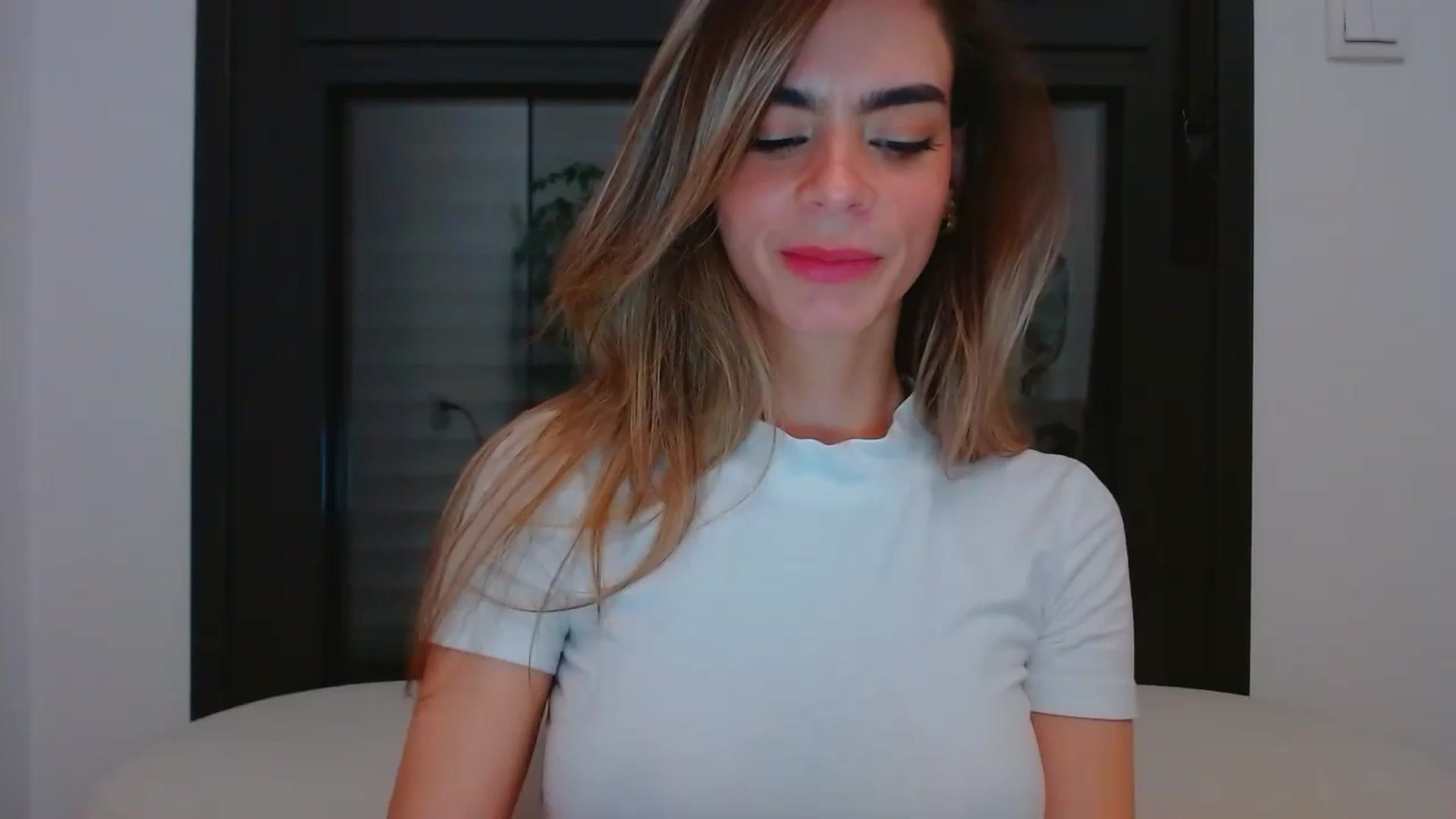 Gallery image thumbnail from fresagirl's myfreecams stream on, 03/13/2024, 23:15 image 12 of 20
