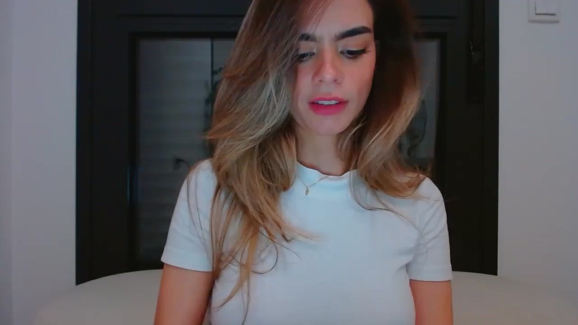 Gallery image thumbnail from fresagirl's myfreecams stream on, 03/13/2024, 23:15 image 15 of 20