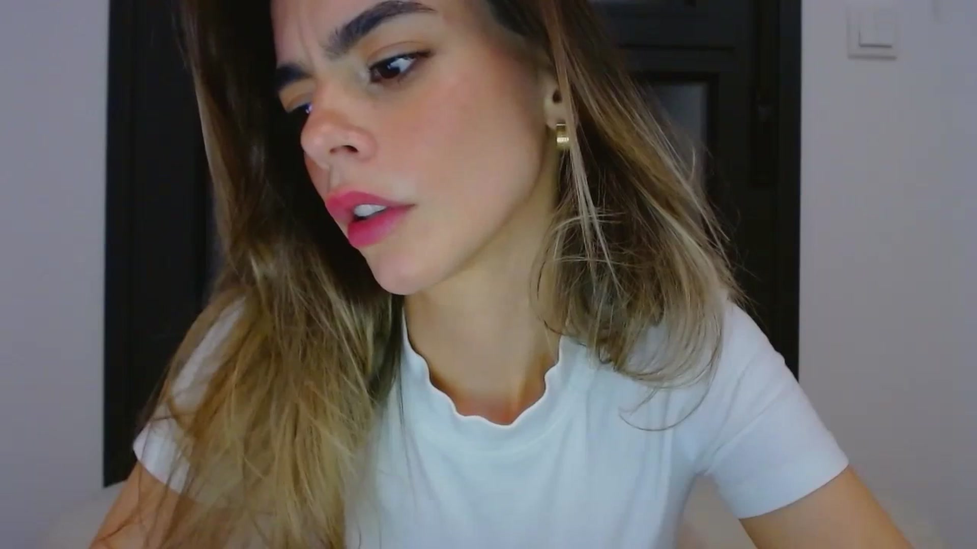 Gallery image thumbnail from fresagirl's myfreecams stream on, 03/13/2024, 23:15 image 8 of 20