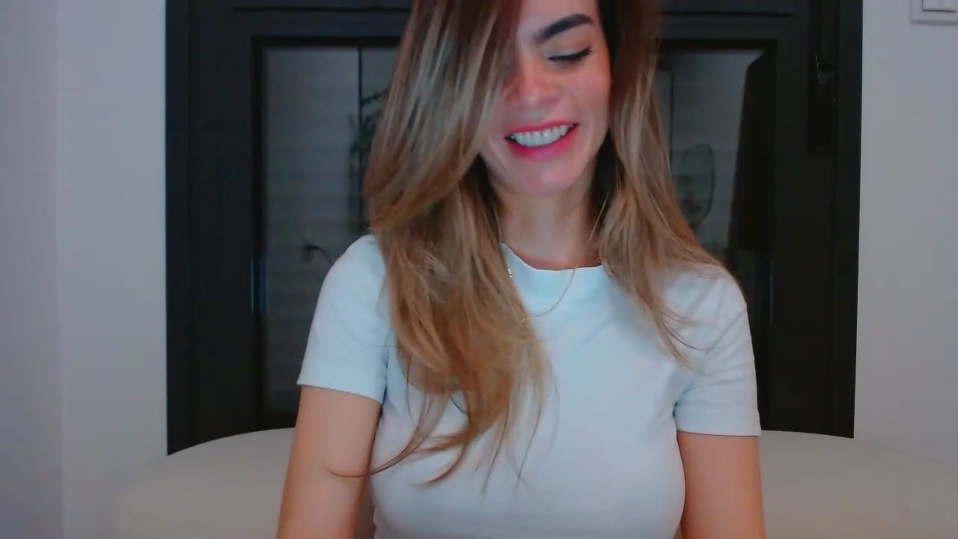 Gallery image thumbnail from fresagirl's myfreecams stream on, 03/13/2024, 23:15 image 4 of 20