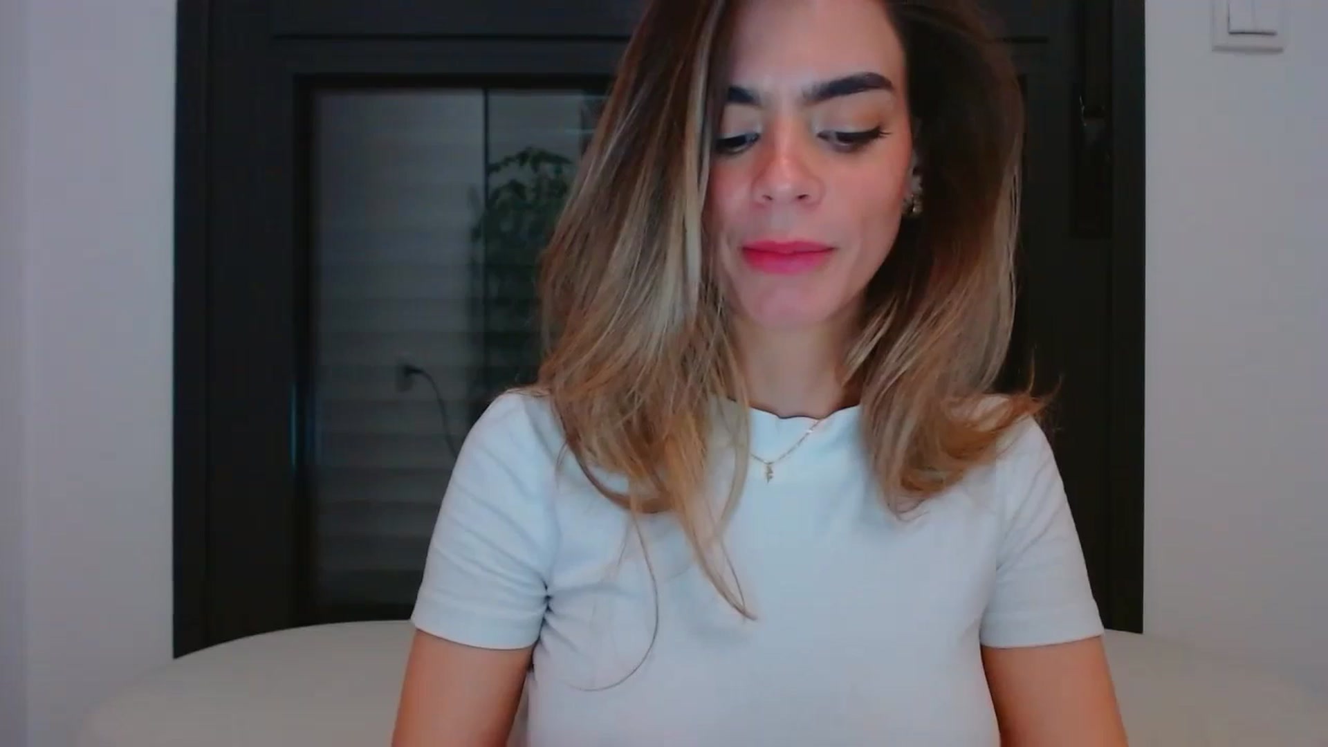 Gallery image thumbnail from fresagirl's myfreecams stream on, 03/13/2024, 23:15 image 19 of 20
