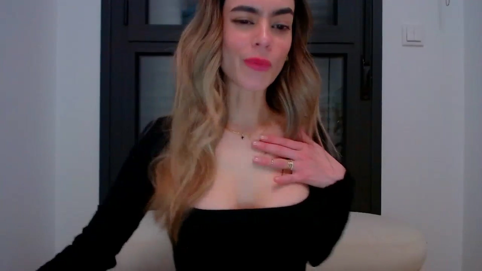 Gallery image thumbnail from fresagirl's myfreecams stream on, 03/14/2024, 22:34 image 5 of 20