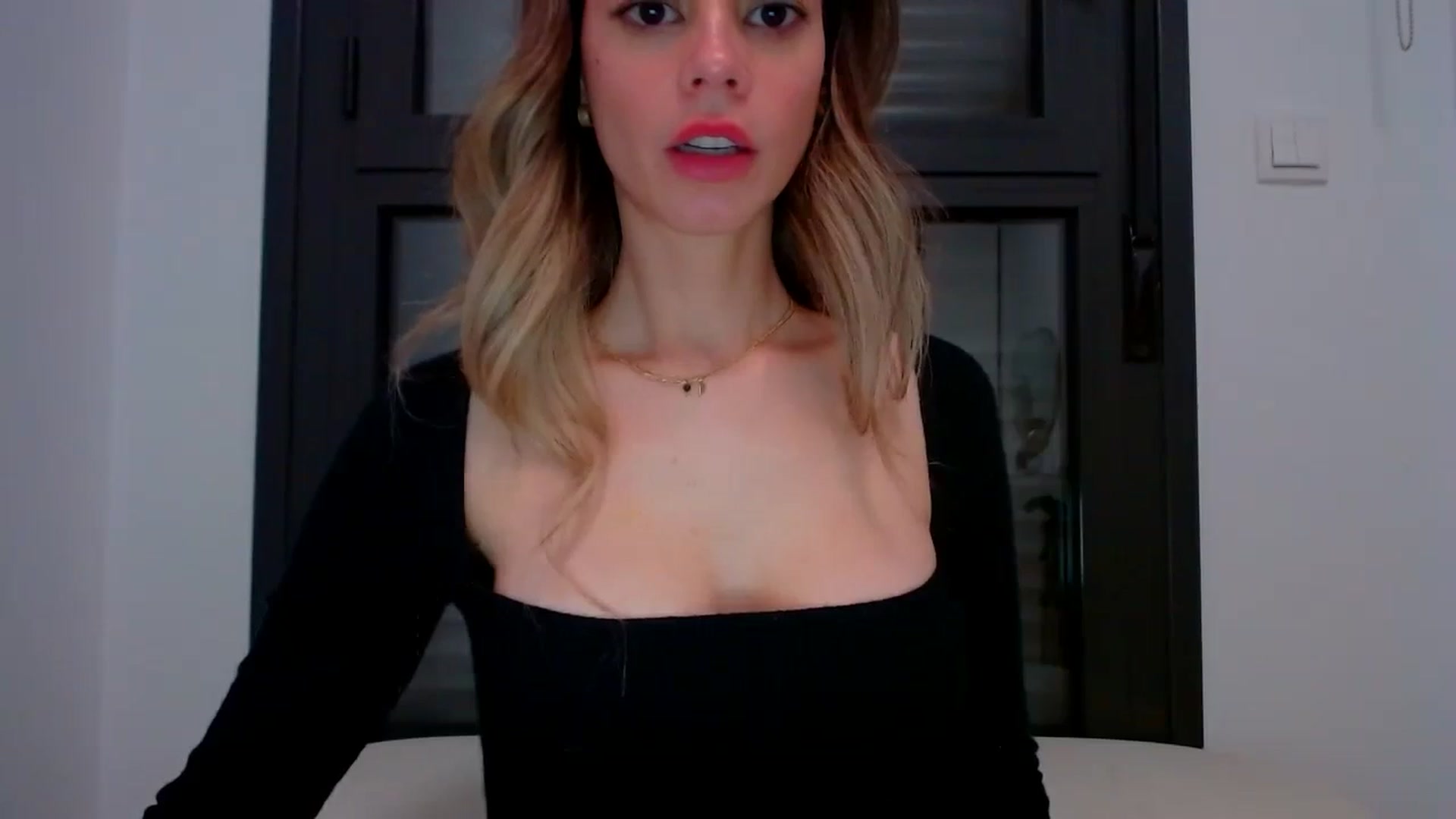 Gallery image thumbnail from fresagirl's myfreecams stream on, 03/14/2024, 22:34 image 19 of 20