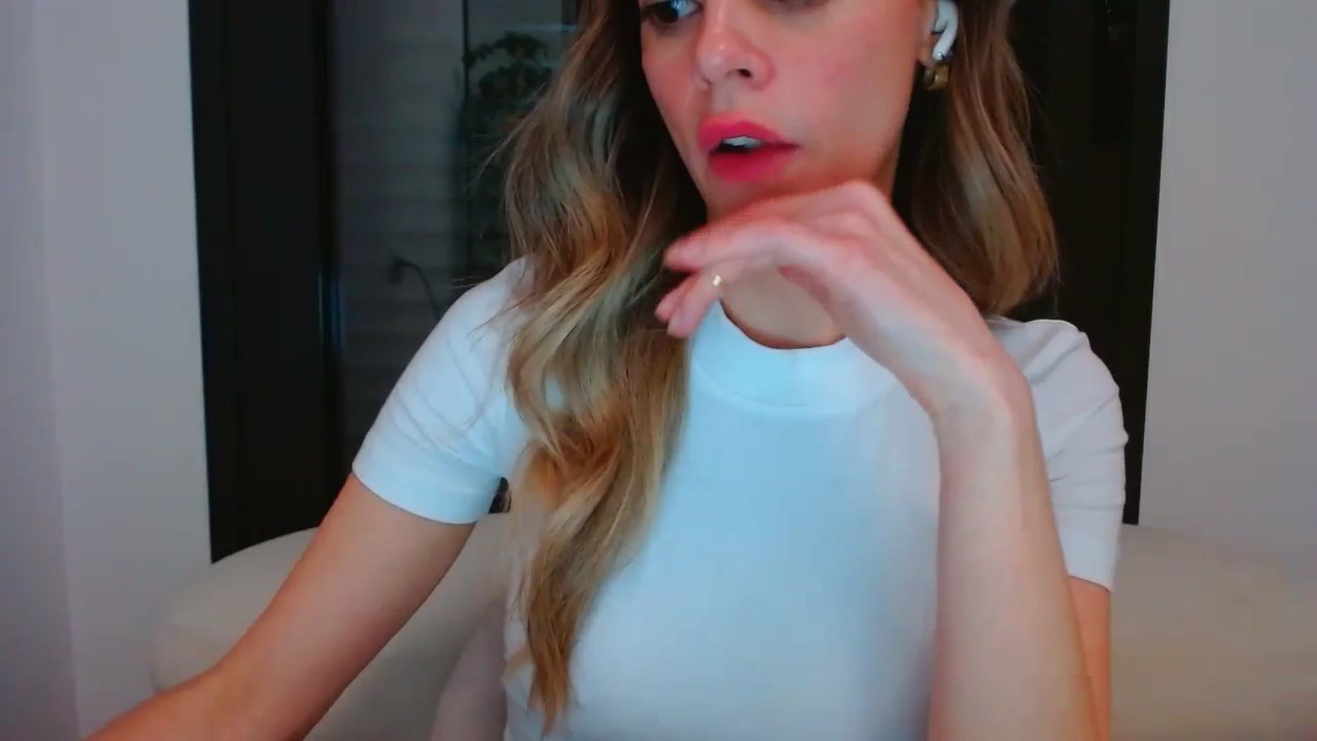 Gallery image thumbnail from fresagirl's myfreecams stream on, 03/15/2024, 01:05 image 7 of 20