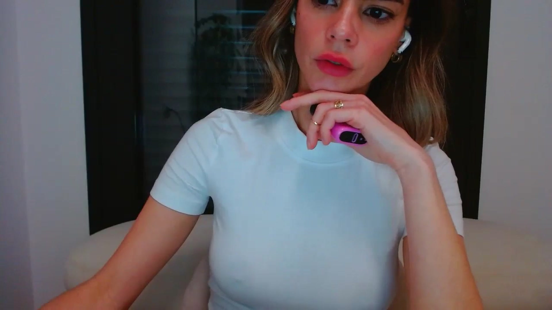 Gallery image thumbnail from fresagirl's myfreecams stream on, 03/15/2024, 01:05 image 8 of 20