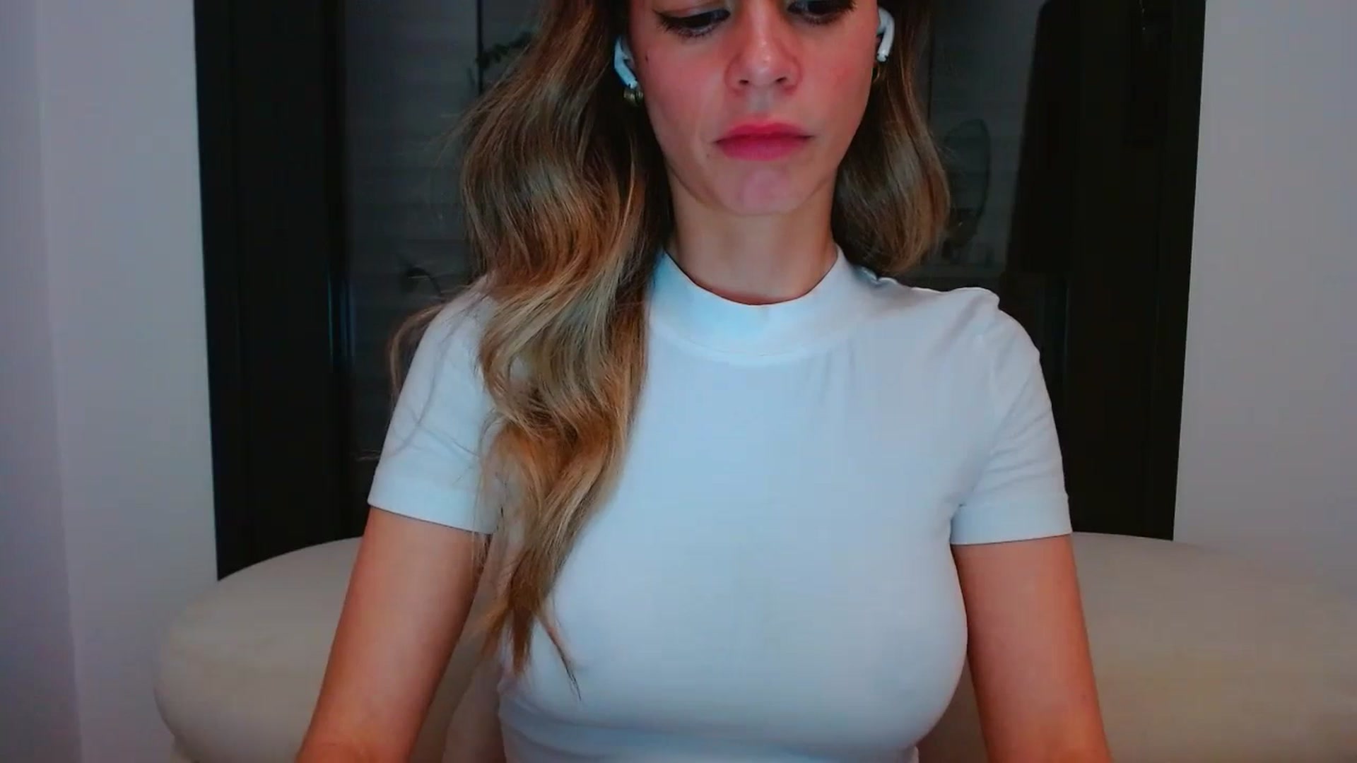Gallery image thumbnail from fresagirl's myfreecams stream on, 03/15/2024, 01:05 image 6 of 20