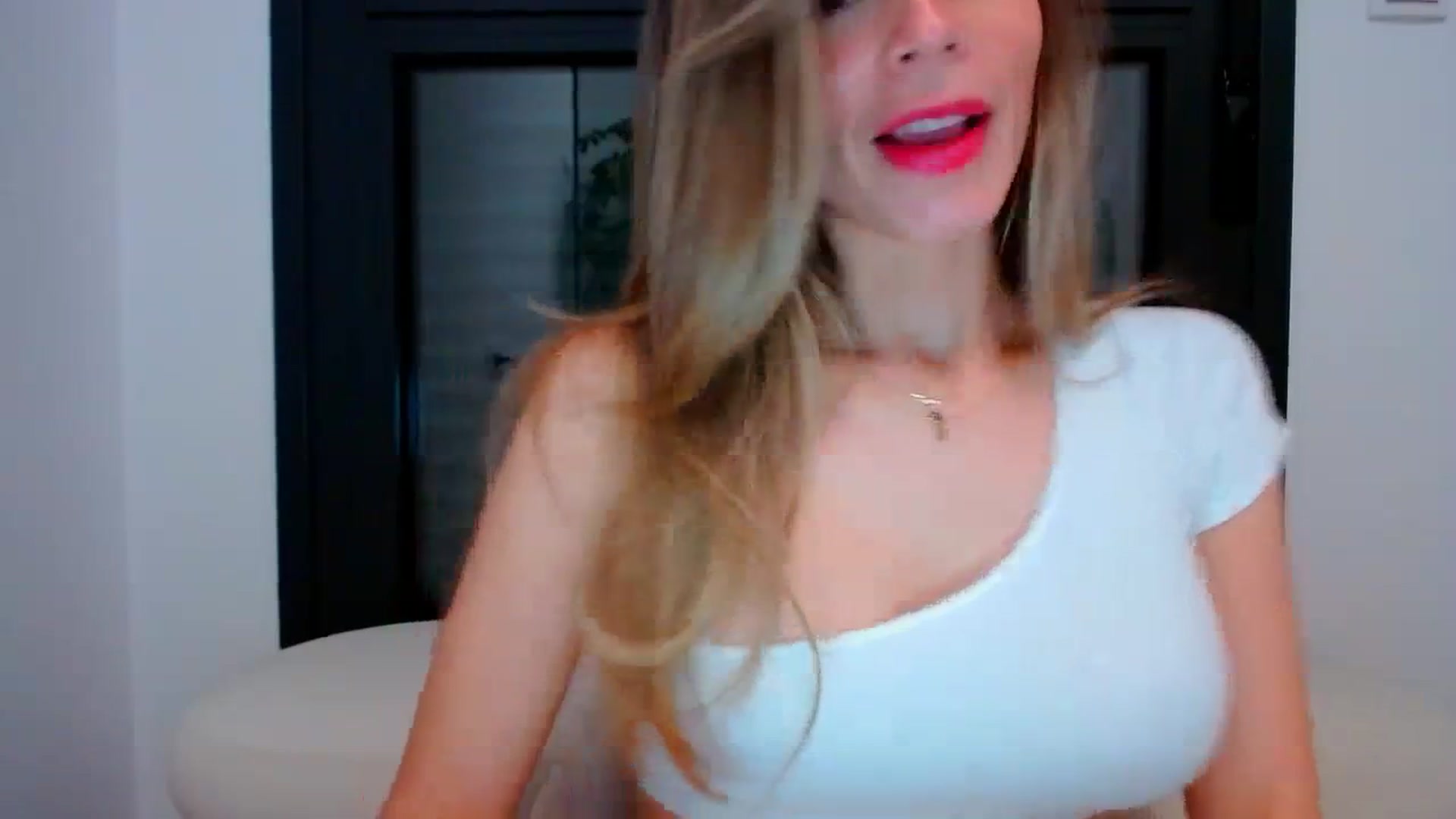Gallery image thumbnail from fresagirl's myfreecams stream on, 03/18/2024, 22:33 image 14 of 20