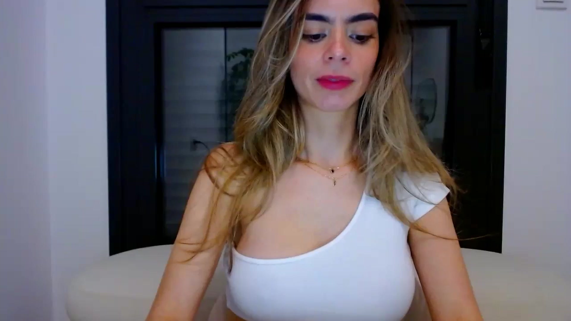 Gallery image thumbnail from fresagirl's myfreecams stream on, 03/18/2024, 22:33 image 10 of 20
