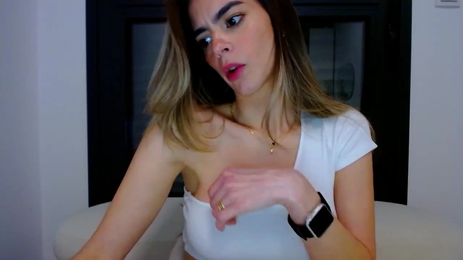 Gallery image thumbnail from fresagirl's myfreecams stream on, 03/18/2024, 22:33 image 7 of 20