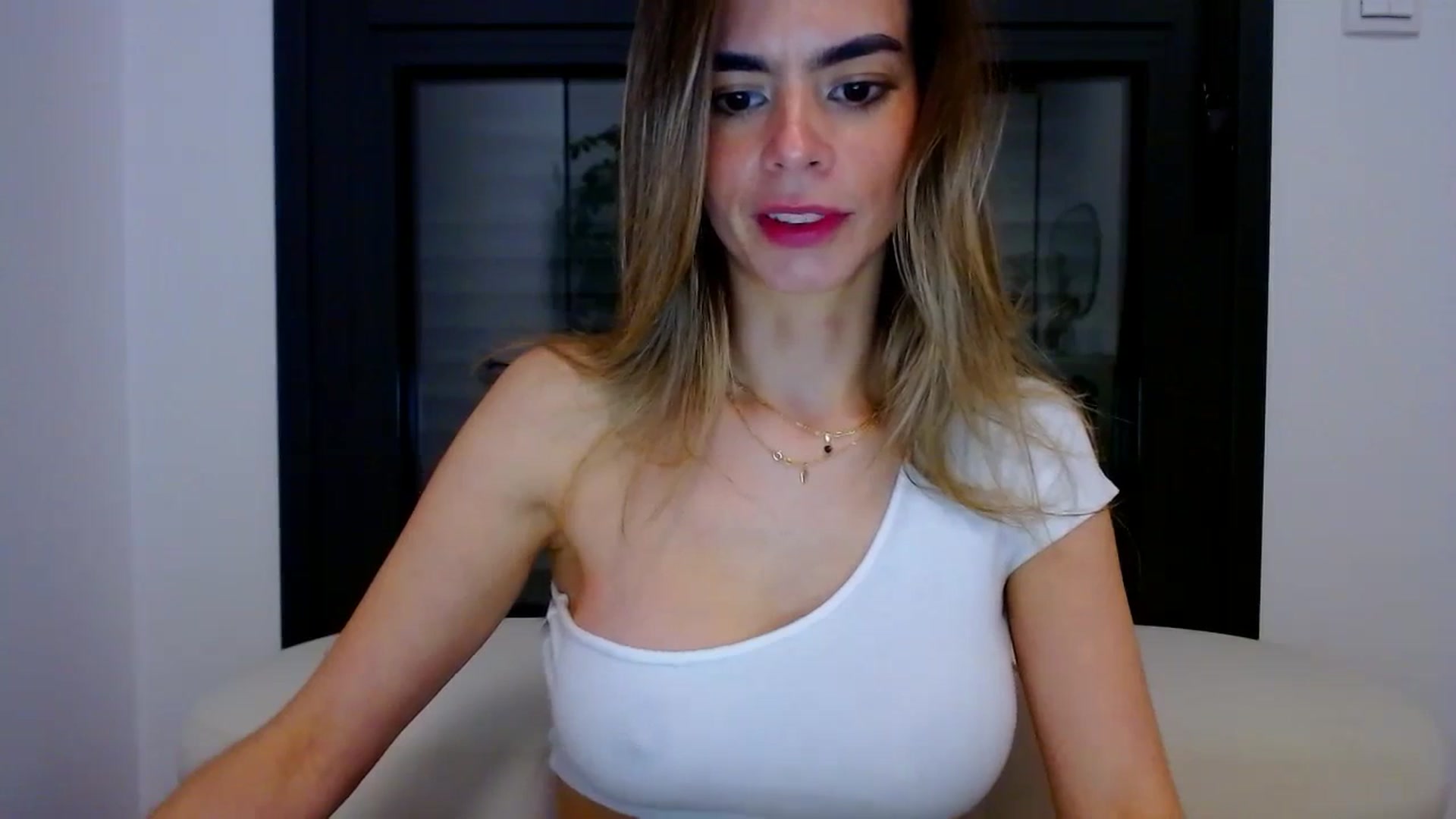 Gallery image thumbnail from fresagirl's myfreecams stream on, 03/18/2024, 22:33 image 3 of 20