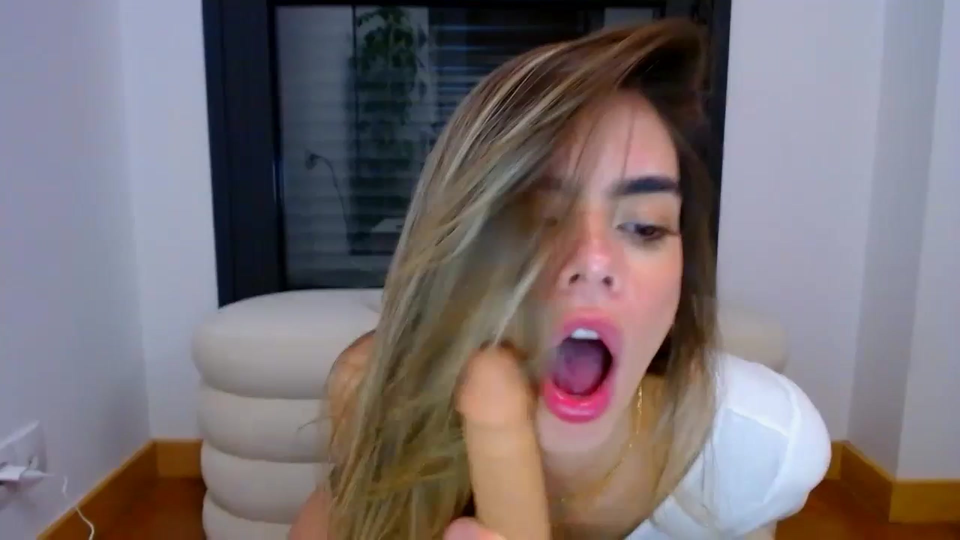 Gallery image thumbnail from fresagirl's myfreecams stream on, 03/18/2024, 23:15 image 1 of 20