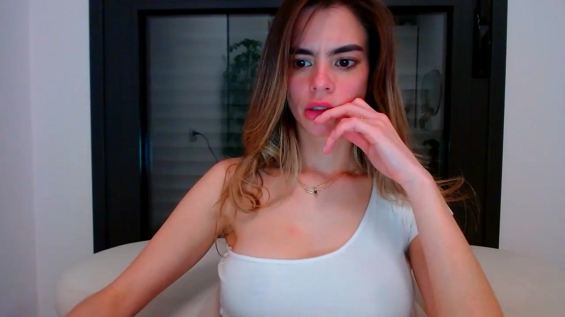 Gallery image thumbnail from fresagirl's myfreecams stream on, 03/19/2024, 01:57 image 7 of 20