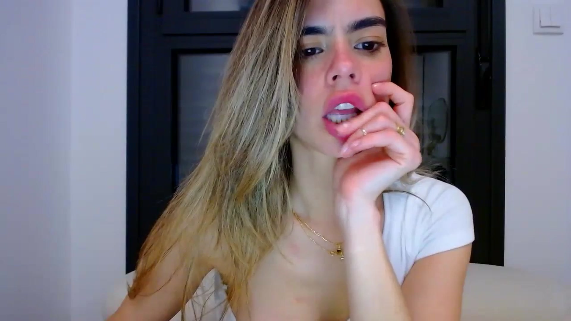 Gallery image thumbnail from fresagirl's myfreecams stream on, 03/19/2024, 01:57 image 20 of 20
